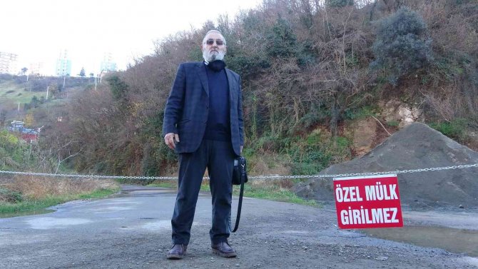 Üç Kez Kapatıp Açtığı Yolu Yine Ulaşıma Kapattı Ama Bu Kez Tekrar Açmayı Düşünmüyor