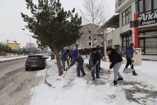 Kar Temizleme Çalışmaları Devam Ediyor
