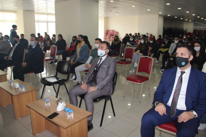 Burhaniye Kaymakamı Memiş, Üniversitelilerle Buluştu