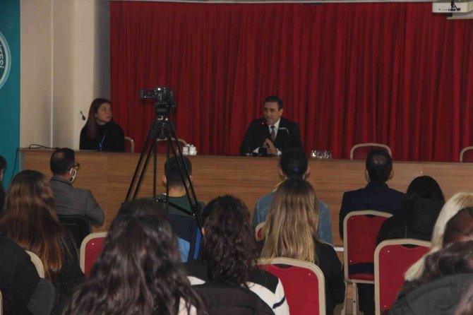 Burhaniye Kaymakamı Memiş, Üniversitelilerle Buluştu