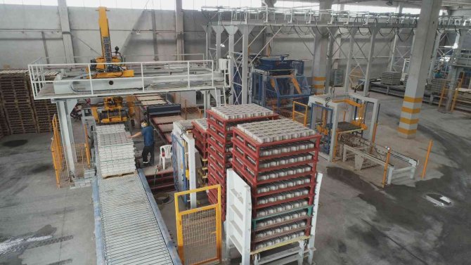 Manisa Büyükşehir Belediyesinin Fabrikasında 1 Milyon 828 Bin 990 Kilit Parke Üretildi