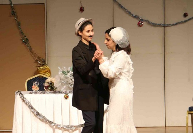 ’Düğün’ Nevü’de Sahnelendi