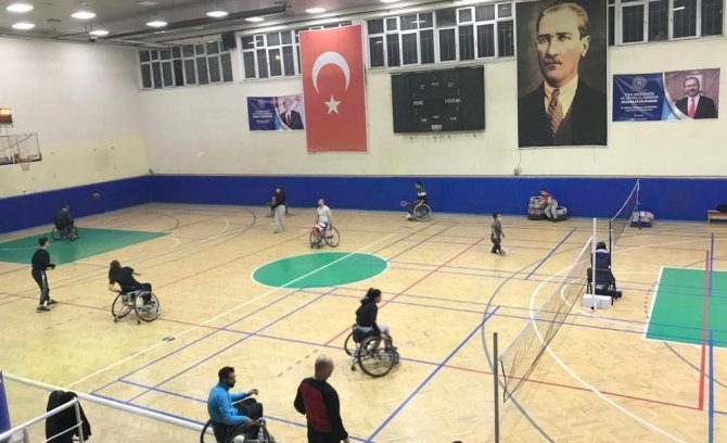 Osmaniye’de Badminton Turnuvası Düzenlendi