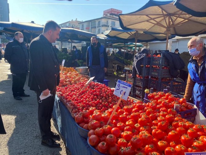 Pursaklar’da Çarşı Pazarda Etiket-fiyat Denetimi