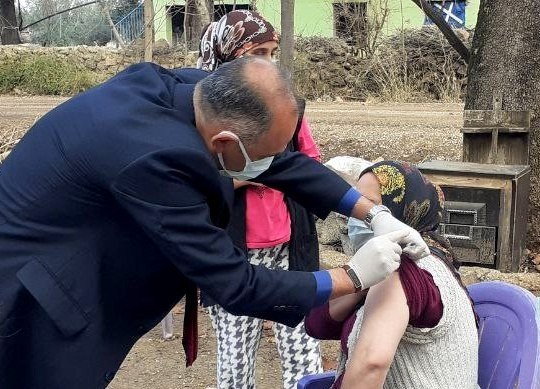 Aşılamada Türkiye Birincisi Olan Osmaniye’de Vatandaşlar Evlerinde Aşılanıyor
