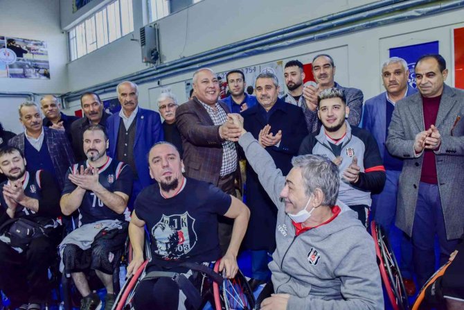 Soylu’dan Sporculara Destek