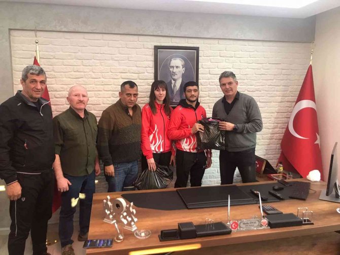 Mutlu Önal’dan Başarılı Sporculara Ödül