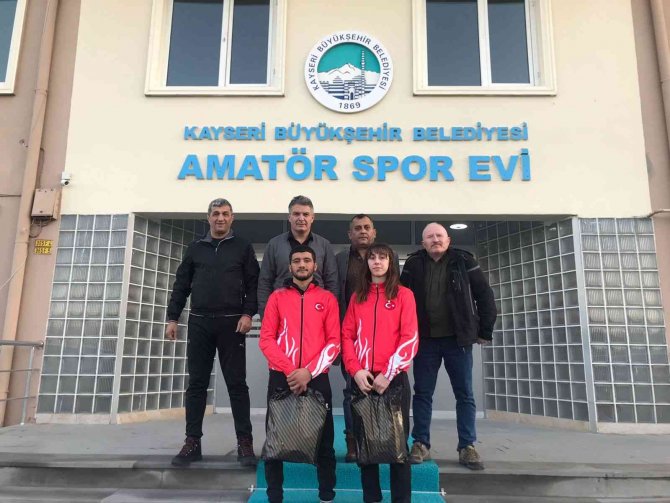 Mutlu Önal’dan Başarılı Sporculara Ödül