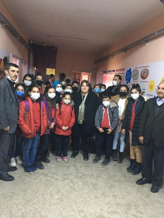 Ttkd’den 60. Yıl Akçakiraz İ̇lköğretim Okuluna Kütüphane Desteği