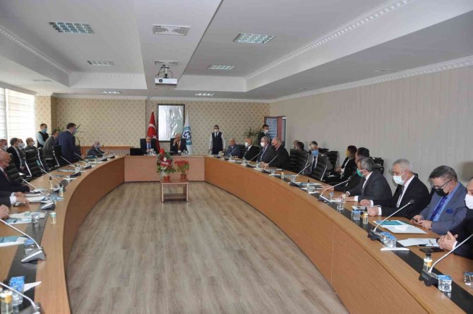 Yök Başkanı Prof. Dr. Özvar: “Eğitim-öğretim Devam Ediyor”