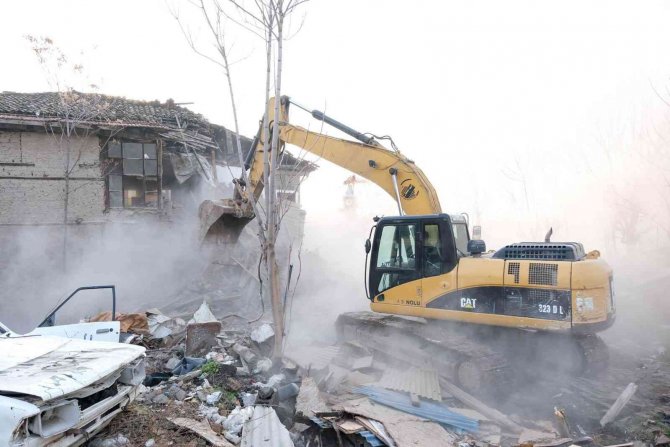 Altındağ’da 4 Bin 34 Metruk Yapı Yıkıldı