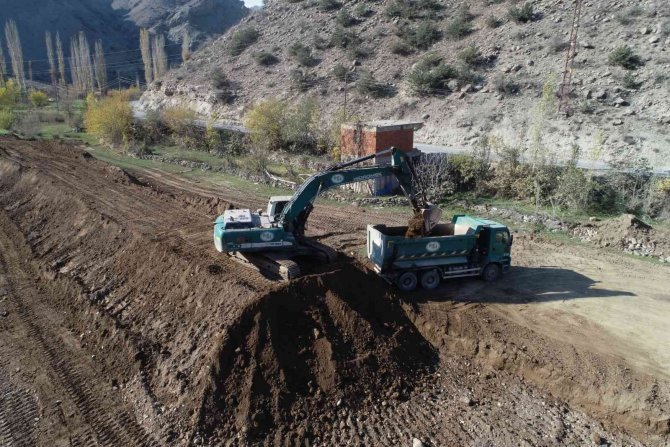 Sular Altında Kalacak Olan İlçede Sadece Evler Değil Toprak Da Tahliye Ediliyor