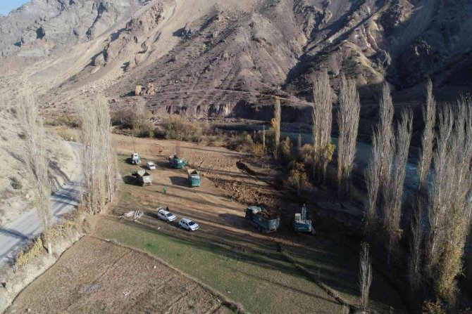 Sular Altında Kalacak Olan İlçede Sadece Evler Değil Toprak Da Tahliye Ediliyor