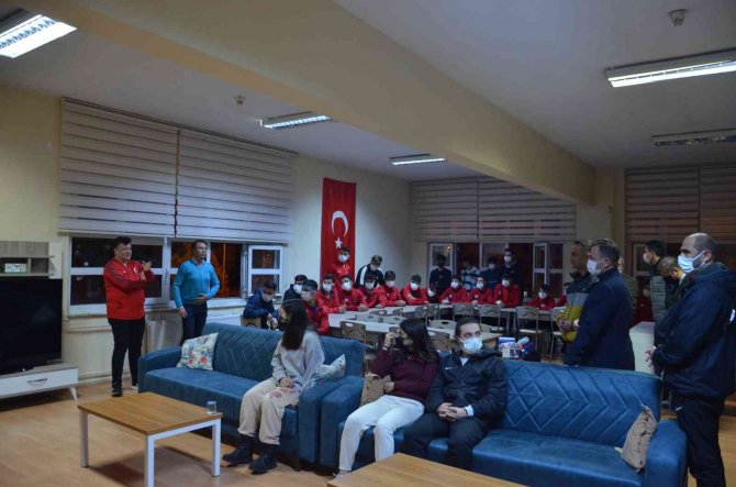 Geleceğin Pehlivanları Yemekte Bir Araya Geldi