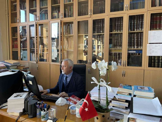 Doktor Sadık Ahmet’in Hayatı, Doğumunun 75’inci Yılında Kitaplaştırıldı