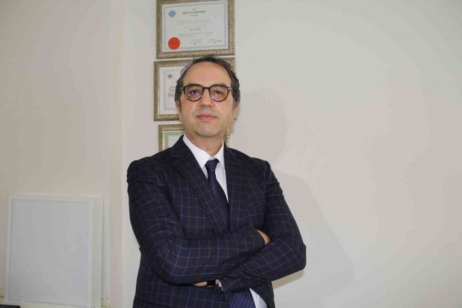 Bilim Kurulu Üyesi Şener Açıkladı: "Omicron Varyantında Pik Seviyeyi Şubat Ayında Bekliyoruz"