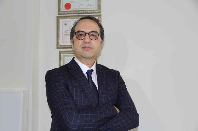 Bilim Kurulu Üyesi Şener Açıkladı: "Omicron Varyantında Pik Seviyeyi Şubat Ayında Bekliyoruz"