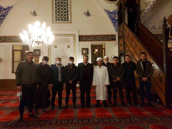 Gençler Camileri Ziyaret Etti