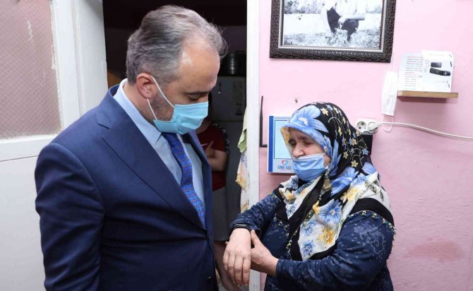 Bursa’da Kimsesiz Ve Yaşlı Hastalara "Gönül Bağı" İle Teknolojik Online Takip