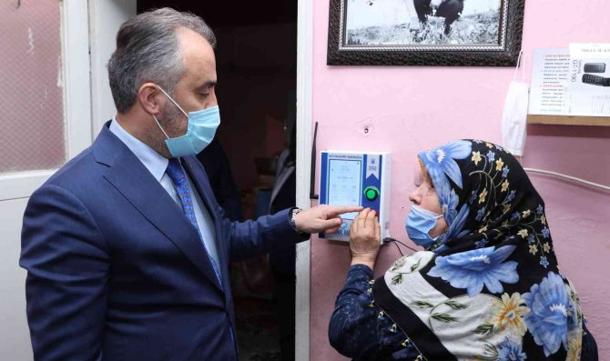Bursa’da Kimsesiz Ve Yaşlı Hastalara "Gönül Bağı" İle Teknolojik Online Takip