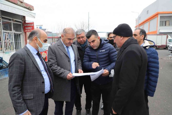 Di̇ski̇ Toptancılar Sitesinde Kanalizasyon Ve Yağmur Suyu Izgaralarında Çalışma Başlattı