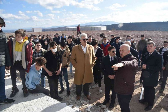 Dursunbey Osb Mesleki Eğitim Öğrencilerine Tanıtıldı