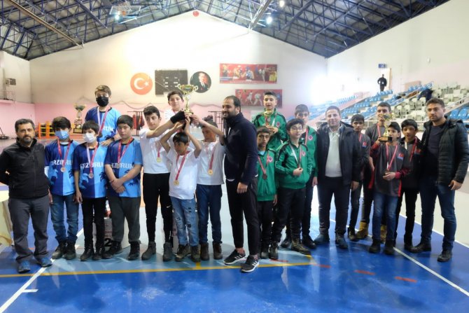 Dart Şampiyonu Tuzcu Ve Güzeldere