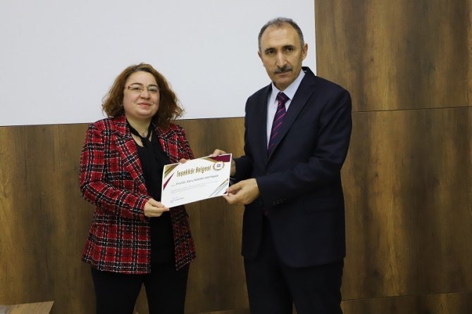 Dünyanın En Etkili Bilim İnsanları Listesine Giren Akademisyenlere Teşekkür Belgesi Verildi