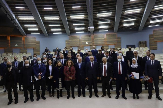 Dünyanın En Etkili Bilim İnsanları Listesine Giren Akademisyenlere Teşekkür Belgesi Verildi