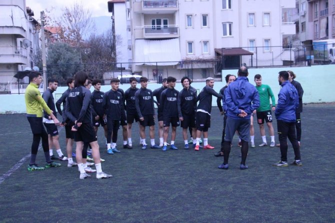 Genç Horozlar, Bandırma’ya 3 Puan İçin Gidiyor