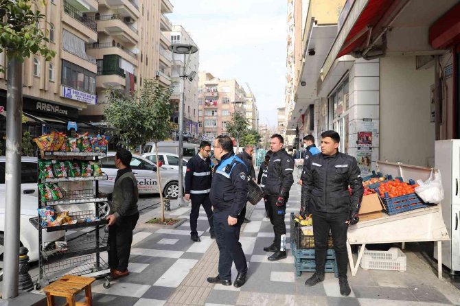 Haliliye’de Zabıta Kaldırım İşgallerini Önlüyor