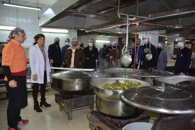 Düzce Üniversitesi Öğrencileri Açık Mutfakta