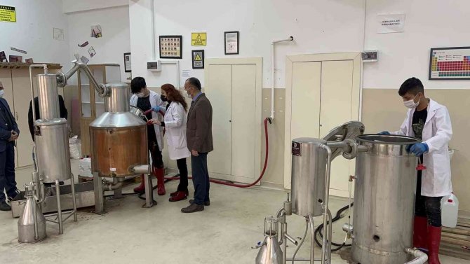 Isparta’da Meslek Lisesi Fabrika Gibi Çalışıyor