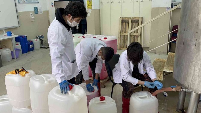 Isparta’da Meslek Lisesi Fabrika Gibi Çalışıyor