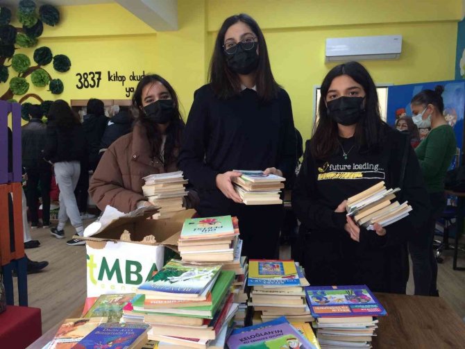 T-mba Liderlik Akademisi Öğrencilerinden 20.000 Kitap Bağışı