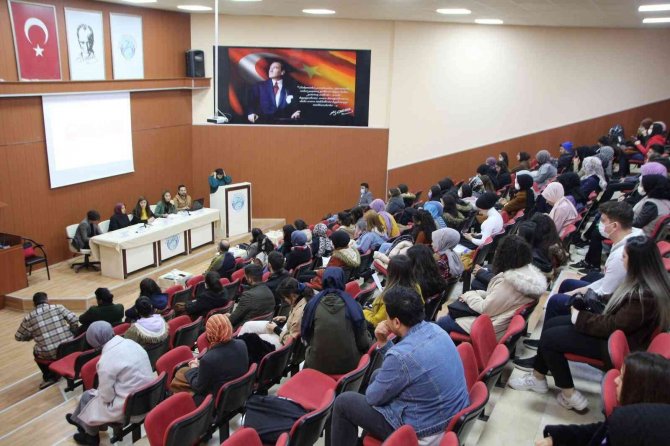 Üniversitede "Kadına Şiddete Birlikte Dur Diyelim" Paneli