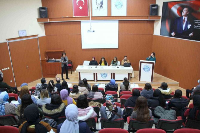 Üniversitede "Kadına Şiddete Birlikte Dur Diyelim" Paneli