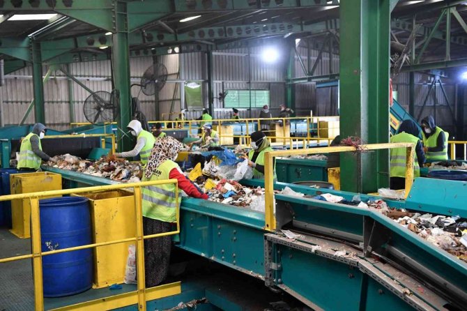 Konyaaltı’nda Ayda Ortalama 300 Ton Atık Dönüştürülüyor