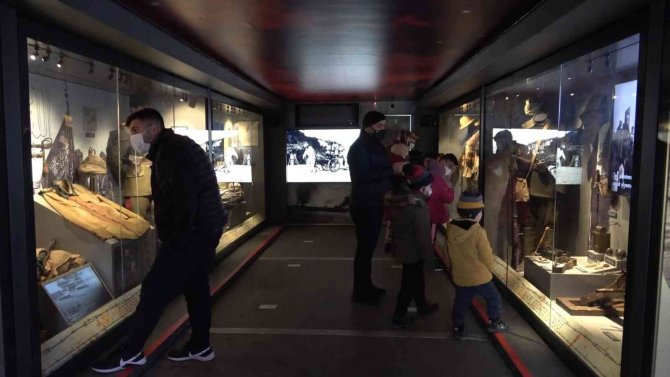 Çanakkale Mobil Müze Tırı Tatvan’da