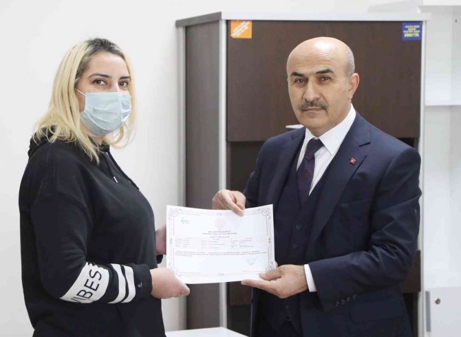 Mardin’de Başarılı Kadın Kursiyerler Sertifikalarını Aldı