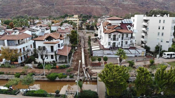 Marmaris Belediyesi Ekipleri İ̇çmeler’de Çalışmalarına Hız Verdi