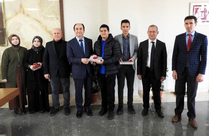 Başarılı Öğrencilere Ödül