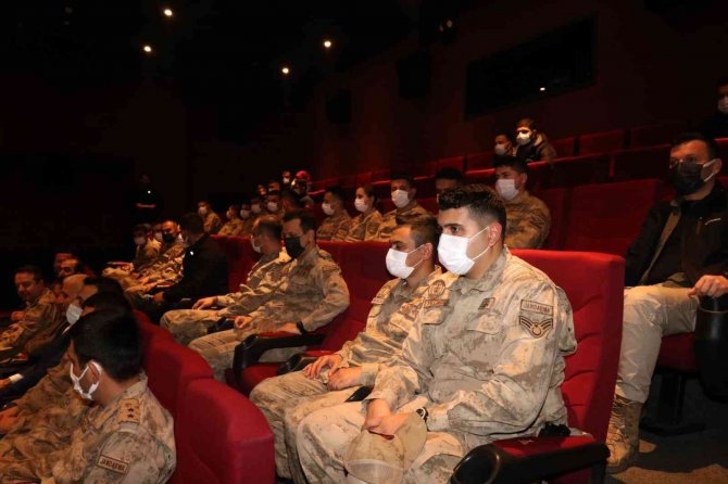 Jandarma Personeli “Kesişme: İ̇yi Ki Varsın Eren” Filmini İzledi
