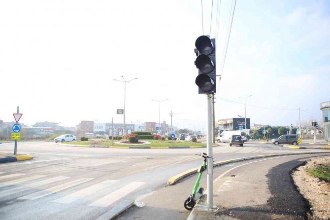 Trafik Yoğunluğu Yaşanan Bölgeye Akıllı Kavşak Sistemi