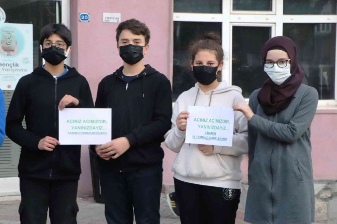 Samsun’daki Okuldan Evi Yanan Aileye Destek