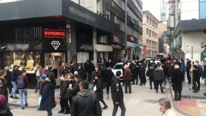 Motosiklet İle Otomobil Çarpışması Sonucu Sinirler Gerildi