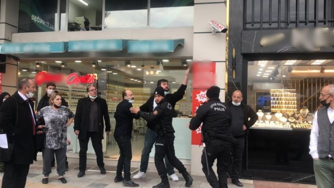 Motosiklet İle Otomobil Çarpışması Sonucu Sinirler Gerildi