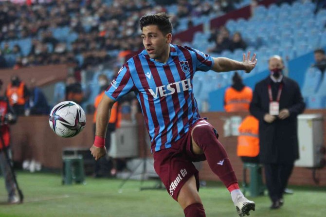 Spor Toto Süper Lig: Trabzonspor: 1 - Yeni Malatyaspor: 0 (İ̇lk Yarı)