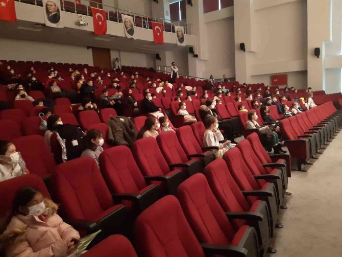 Uzunköprü’de Ağız Ve Diş Sağlığı Topluluğu’ndan Öğrencilere Piyesli Diş Sağlığı Eğitimi