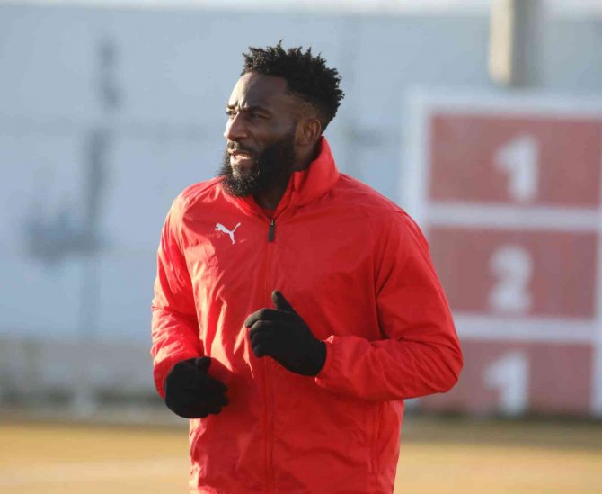 Sivasspor’da Aaron Sevinci! Aylar Sonra İdmanlara Başladı